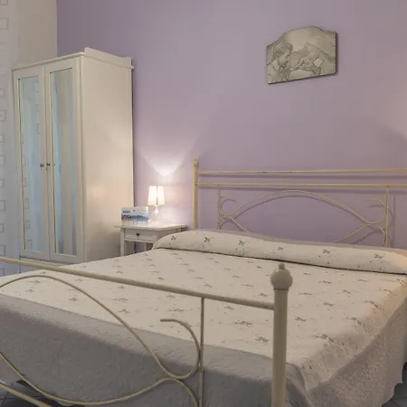 Posidonia Bed & Breakfast 4*
