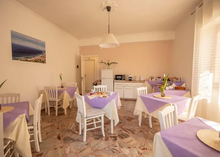 Alojamento de Acomodação e Pequeno-almoço Posidonia 4*